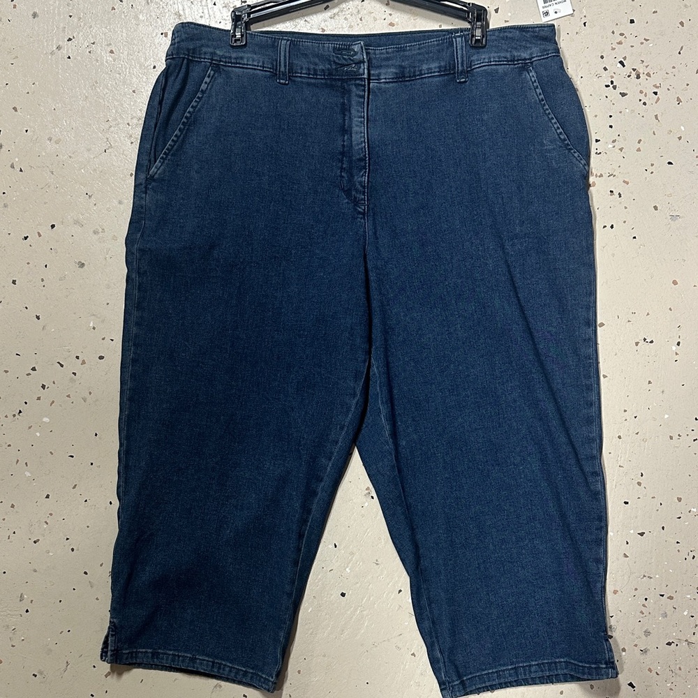 NWT KAREN SCOTT CAPRI JEANS